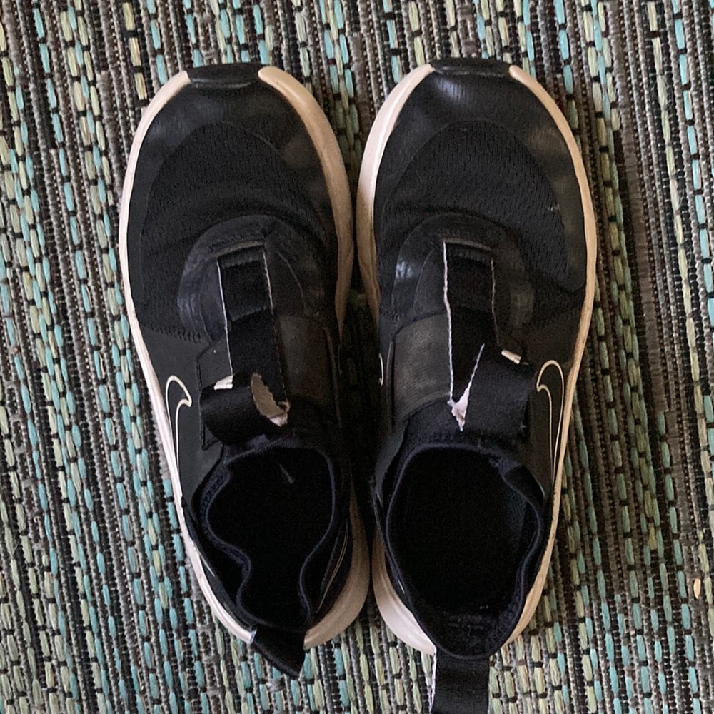 Kids Nike Flex size 4.5Y (big kids)